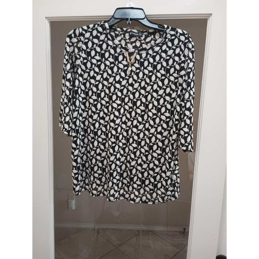 Fashion Womens Black White Leaf Print Tunic Top Rhinestone Pearl Accent S/M